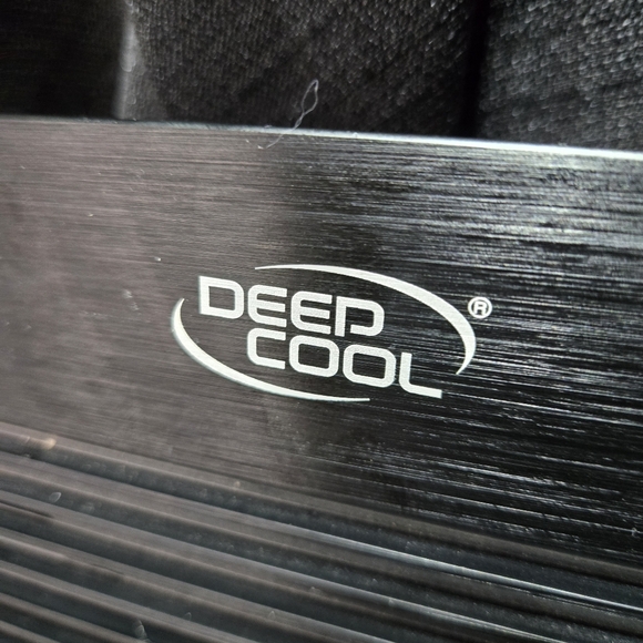 DEEP COOL N8 BLACK Laptop Cooling Pad 17" Pure Aluminium, No Cords Works - Picture 2 of 8